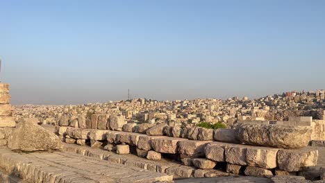 Haupttor-Der-Zitadelle-Von-Amman-–-Großer-Eingang-In-Die-Vergangenheit-In-Der-Zitadelle-Von-Amman