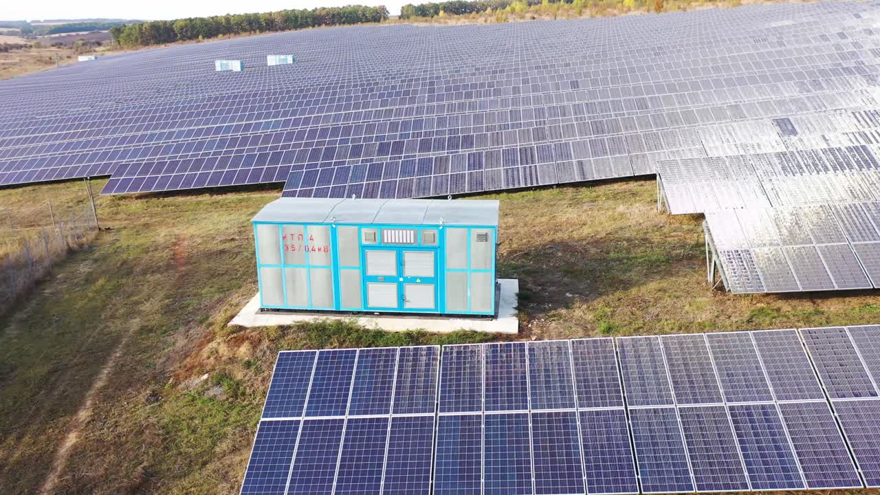 태양광 패널의 공중 전망: 깨한 에너지, 녹색 에너지, 재생 가능한 에너지의 개념