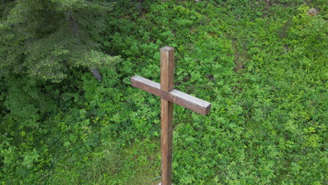 Large-Wooden-Cross-in-the-Green-Forest-Wilderness-[4K