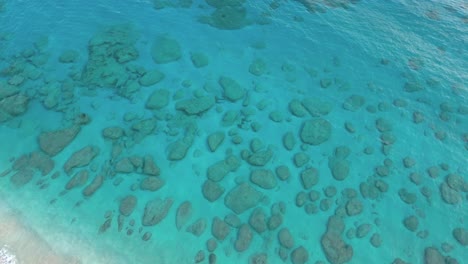 Unglaubliche-Türkisfarbene-Farbe-Des-Exotischen-Meerwassers-Von-Playa-Chencho-In-Der-Dominikanischen-Republik