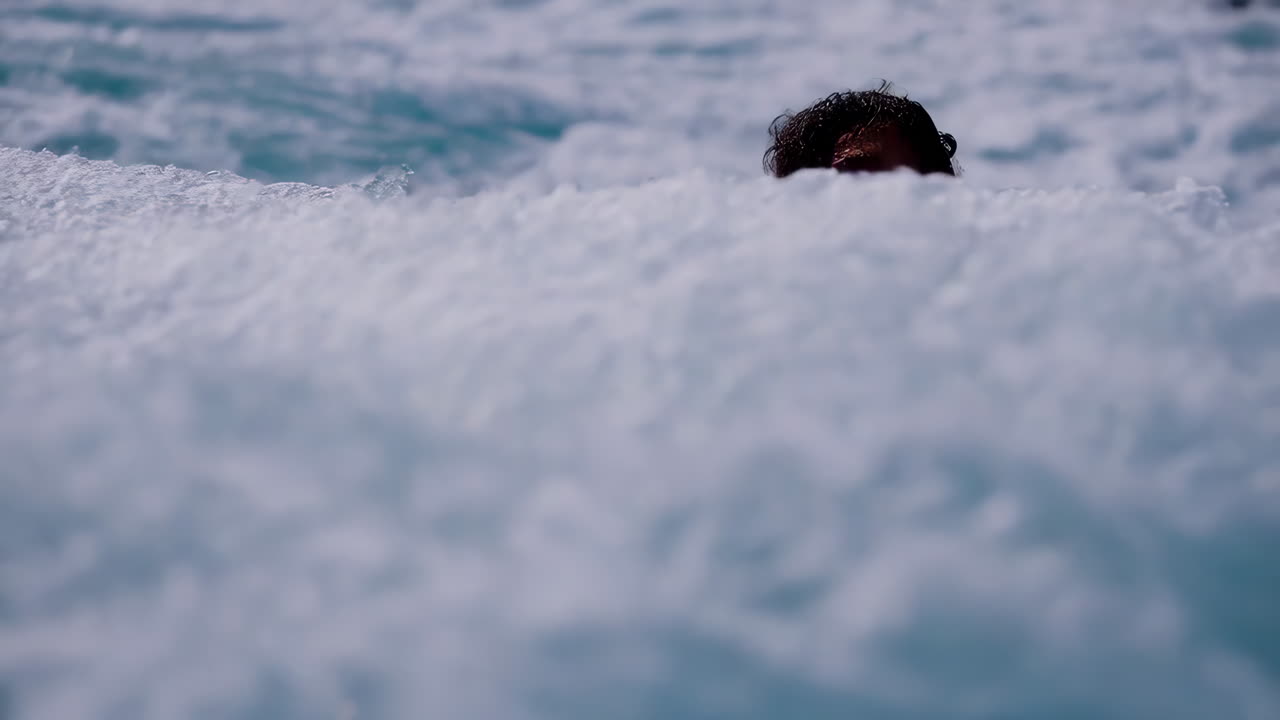 olas oceánicas y espuma