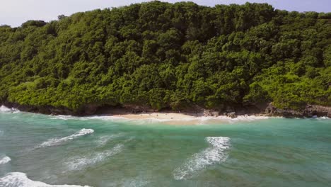 El-Templo-Y-El-Spot-De-Surf-Green-Bowl-Beach-En-El-Sur-De-Bali