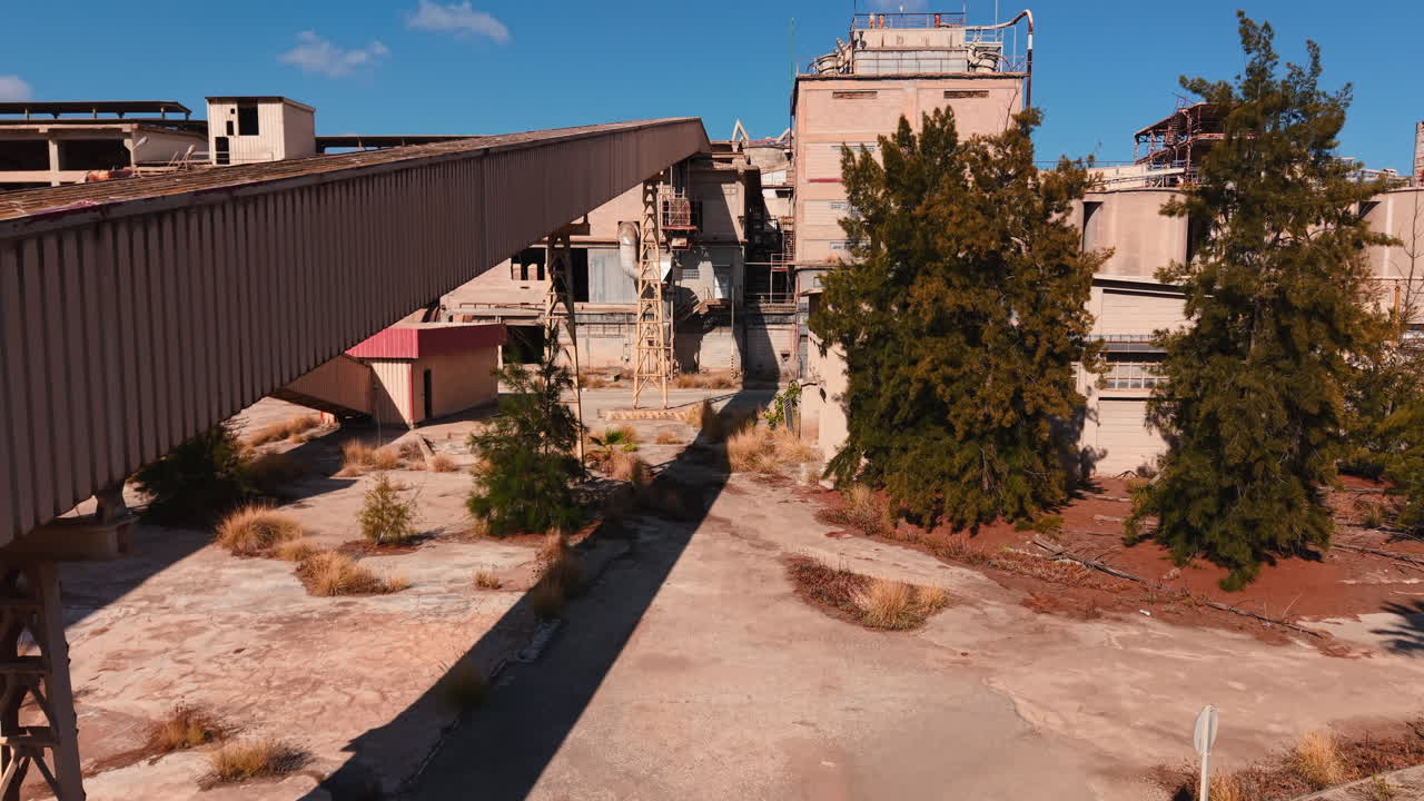 Edifici e strutture di fabbriche abbandonate