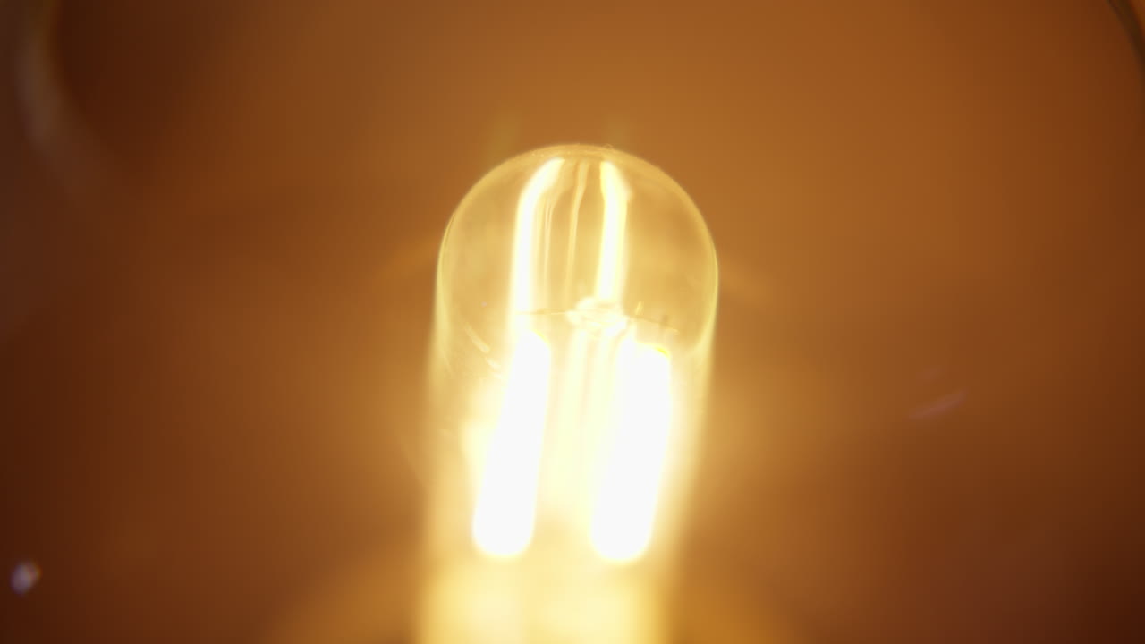 전구를 켜고 끄는 것