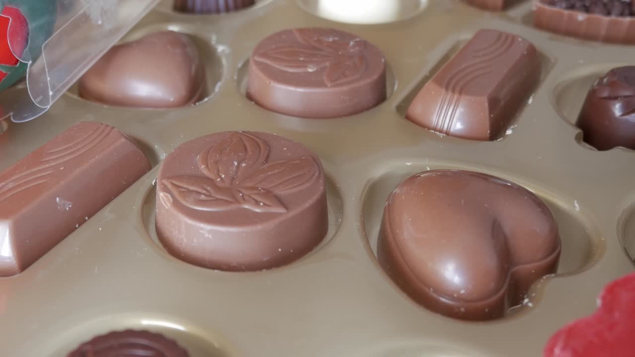 Heart-shaped chocolates in a tray, symbolizing love and San Valentine celebration