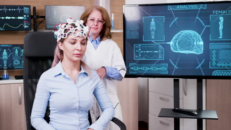 doctora en una facultad moderna de neurociencias