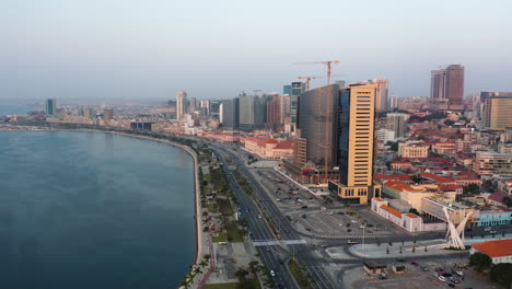 frente de viaje, ciudad de luanda, hora dorada sobrevolando la bahía de luanda, áfrica #6