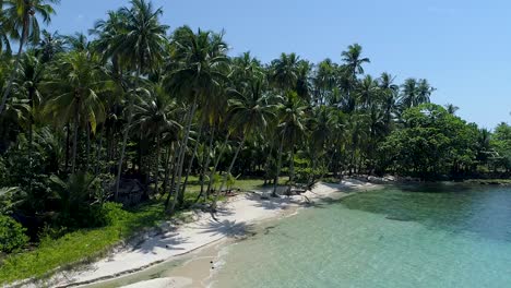 sobrevuelo de una playa privada tropical perfecta en asia