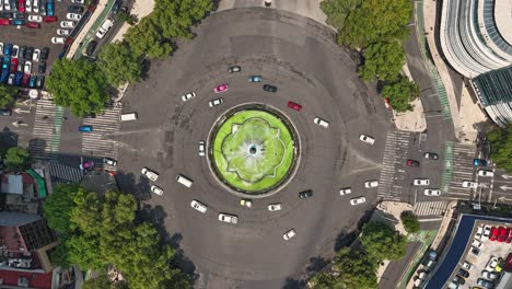 diana la fuente cazadora en el paseo de la reforma en hiperlapso aéreo, cdmx