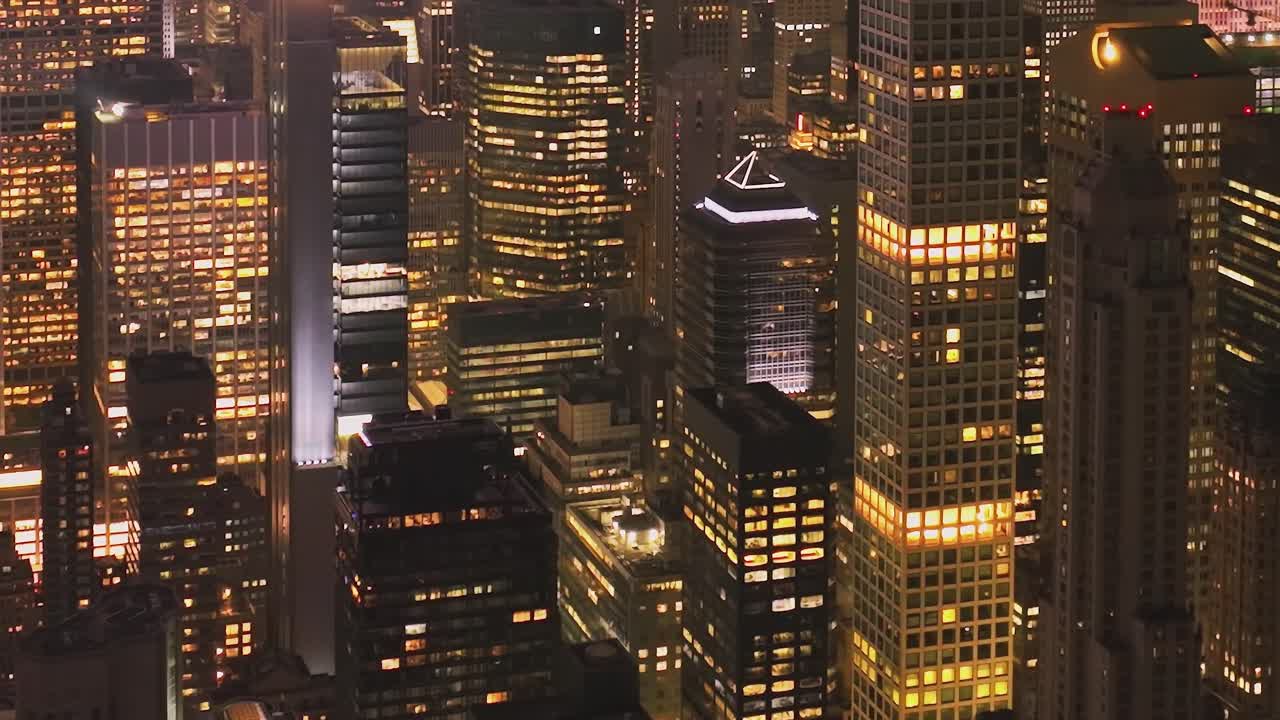 Agrupamento Denso de Arranha-céus Iluminados de Midtown