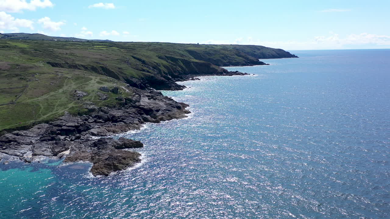 st ives cornwall의 해안선 주변의 공중 드론 보기