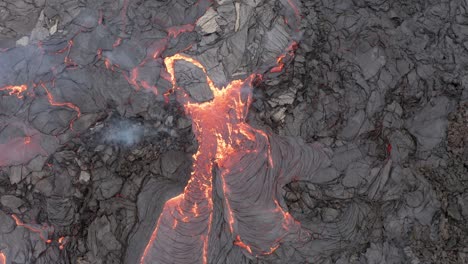 erupción geldingadalsgos flujo de lava del volcán fagradalsfjall en la península de reykjanes, sur de islandia