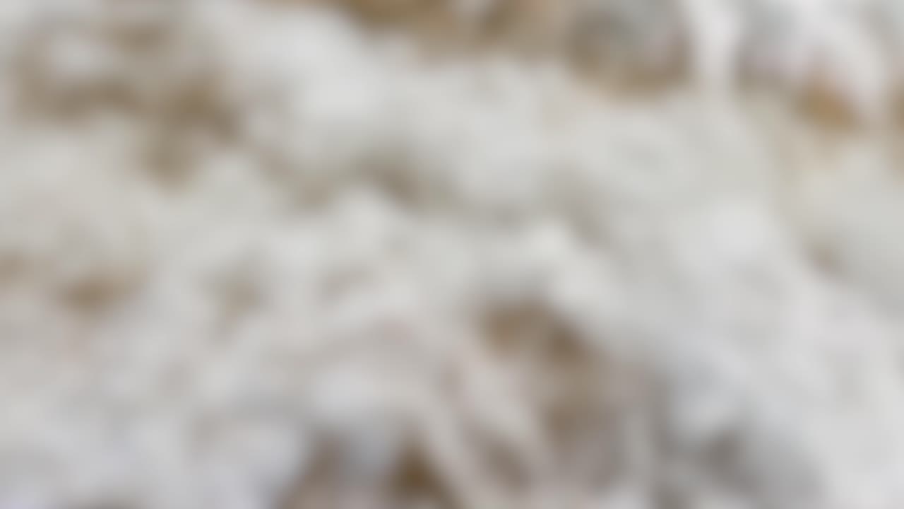 las olas bañando la arena en la playa de melbourne