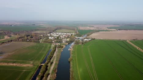 Toma-Aérea-De-Drones-Del-Río-Stour-En-Kent,-Inglaterra