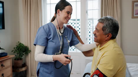 Stethoskop,-Gesundheitswesen-Und-Krankenschwester-Mit-älterem-Mann