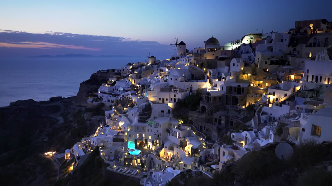 inclinado hacia abajo disparado al atardecer de oia, santorini