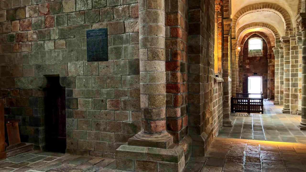 Janelas históricas da abadia, vista interior, Mont-Saint-Michel, França.