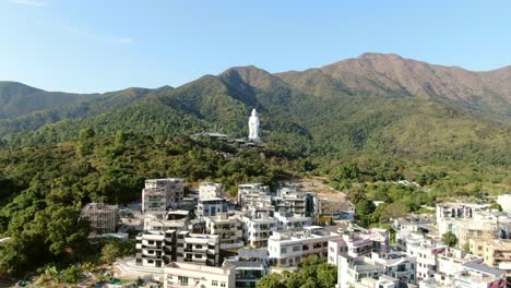 홍콩 tsz shan 수도원과 유명한 avalokitesvara guan yin 동상, 자비의 여신의 조감도