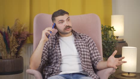 el hombre que recibe las malas noticias está conmocionado.