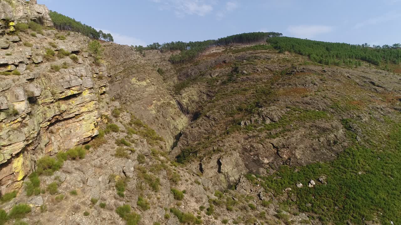 paisaje aéreo de montaña. figas do ermelo, portugal