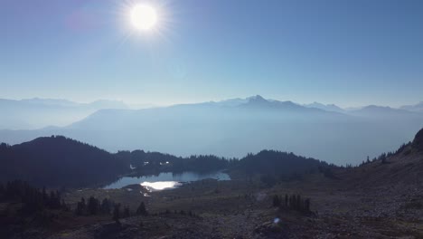 加拿大布鲁山峰 (mount brew peak) 的岩石山景观