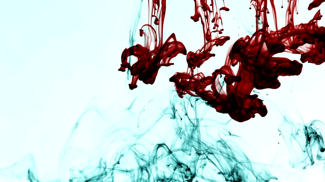 tinta abstracta esparcida bajo el agua