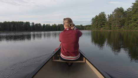 4K-shot-of-female-canoeing-in-Algonquin-Park