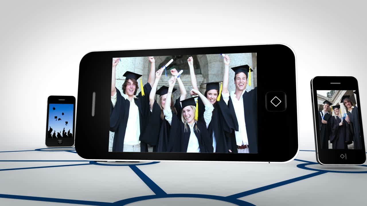 Video di studenti universitari sugli schermi degli smartphone