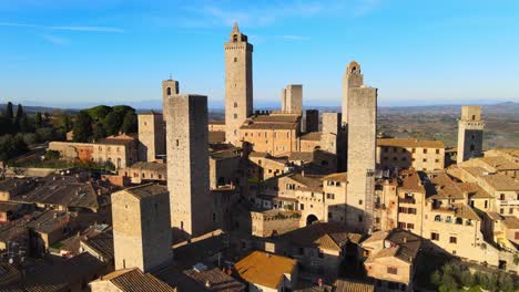 aeria vista de san gimignano, la ciudad de las torres medievales