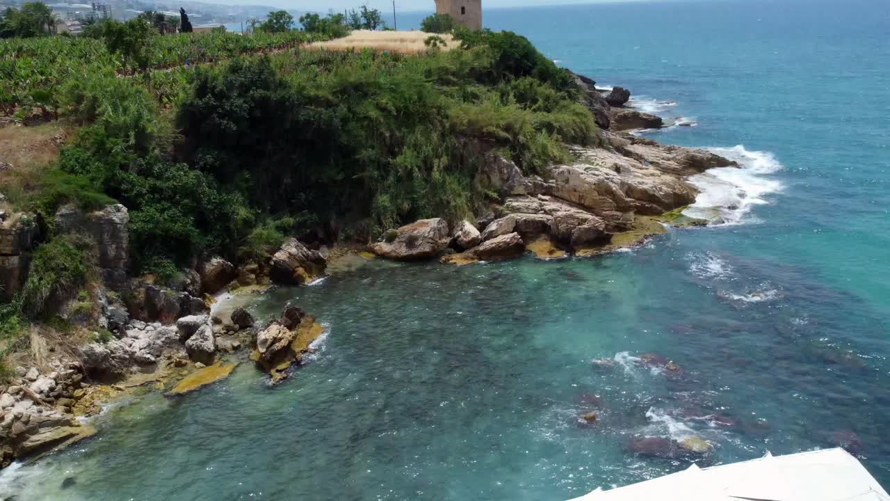 레바논 비블로스 지구의 피다르 시티에 있는 부르즈 알 피다르 호텔의 록 레스토랑