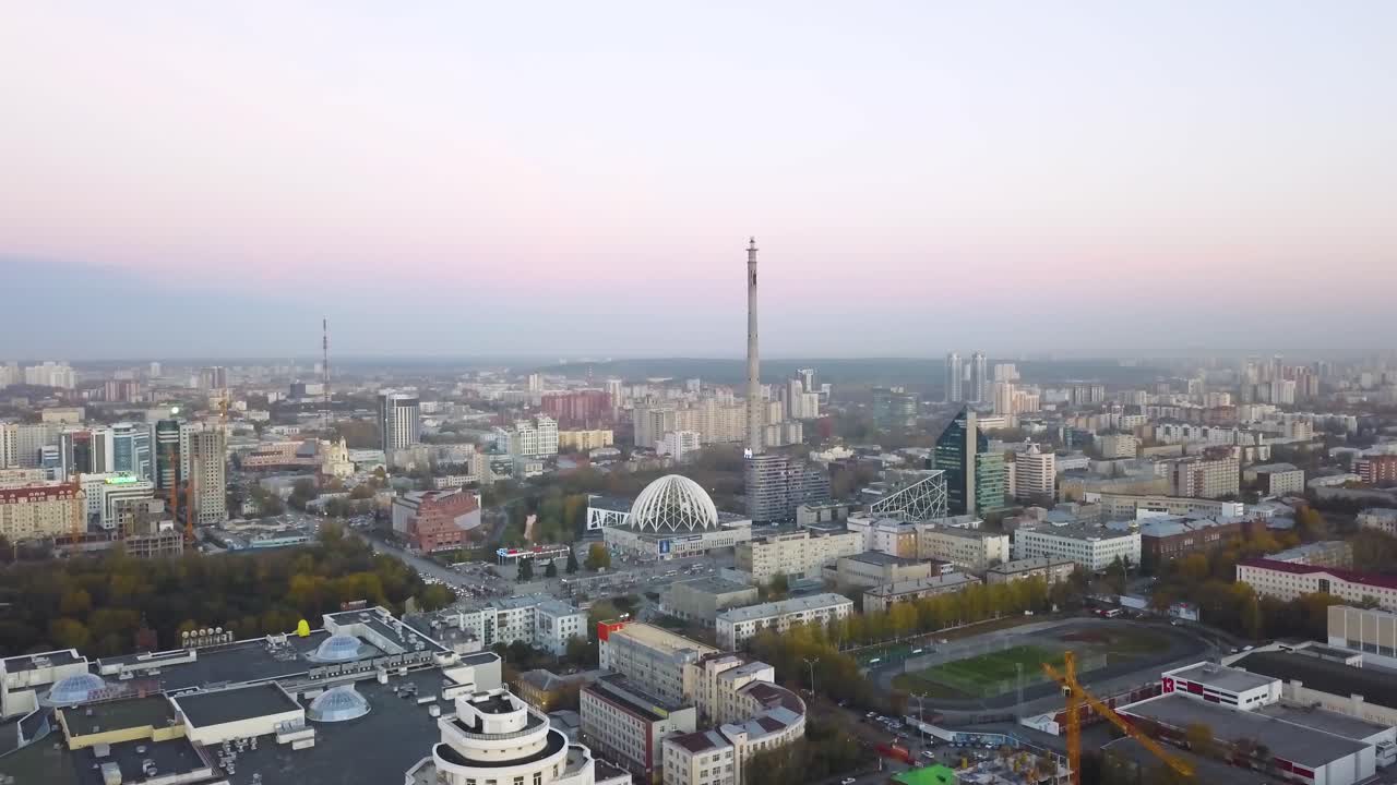 vista aérea del paisaje urbano al amanecer o al atardecer