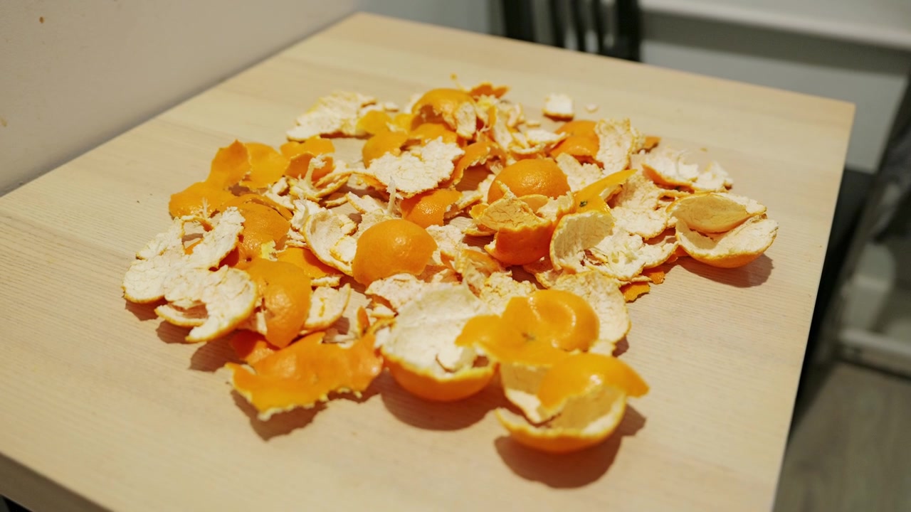 Peeled mandarins highlight seasonal wellness and natural vitamin C intake