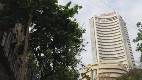 Exterior-Del-Edificio-De-La-Bolsa-De-Valores-De-Bombay-En-Mumbai,-India-1