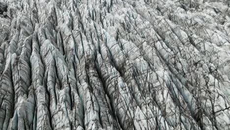 vista aérea del glaciar svinafellsjokull, el glaciar de salida de vatnajokull en islandia