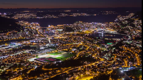 Timelapse-De-La-Puesta-Del-Sol-De-La-Iluminación-De-La-Ciudad-De-La-Noche