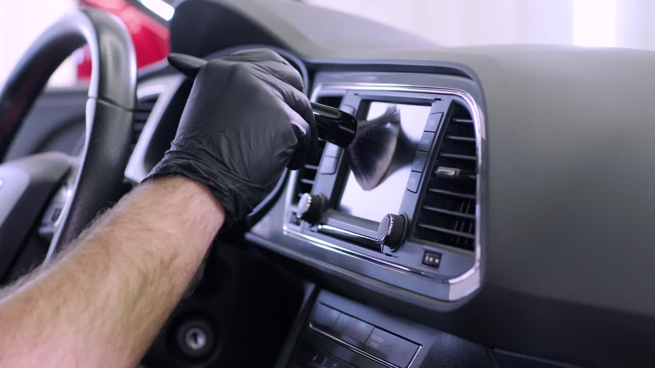 limpieza profesional de automóviles. lavado de sars. limpieza en seco y detallado de la cabina. limpiación profunda de la carrocería, limpieza de asientos. limpia de espuma en el lavado de coches. limpia del panel del automóvil del polvo. una aspiradora