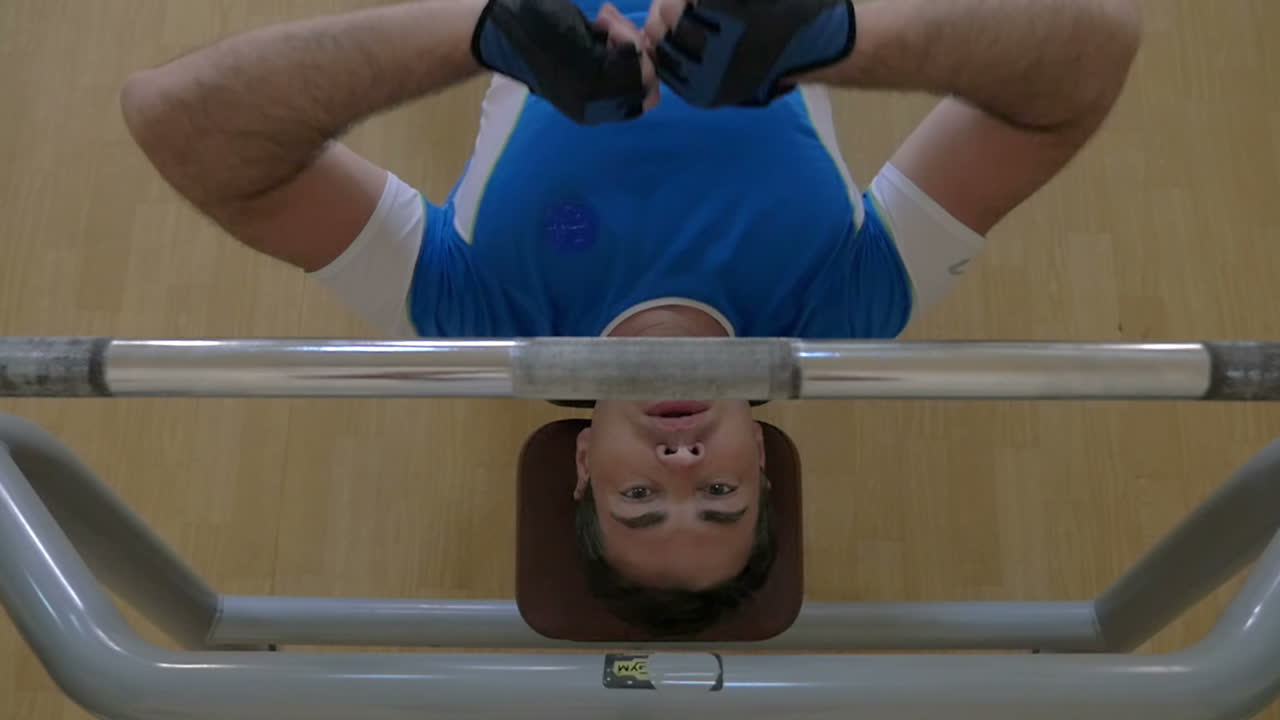 벤치 프레싱은 강한 남자들을 위한 거야