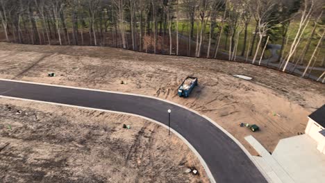 vista aérea de una casa recién construida cerca de la fecha de finalización