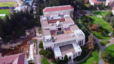 Universidad-De-California-Berkeley,-Vista-Aérea-Del-Edificio-De-Ciencias-Biológicas-Del-Valle