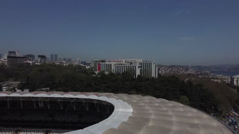 Drohnenaufnahme-Des-Vodafone-Parks-In-Besiktas---Drohne-Steigt-Vom-Rand-Des-Stadions-Auf