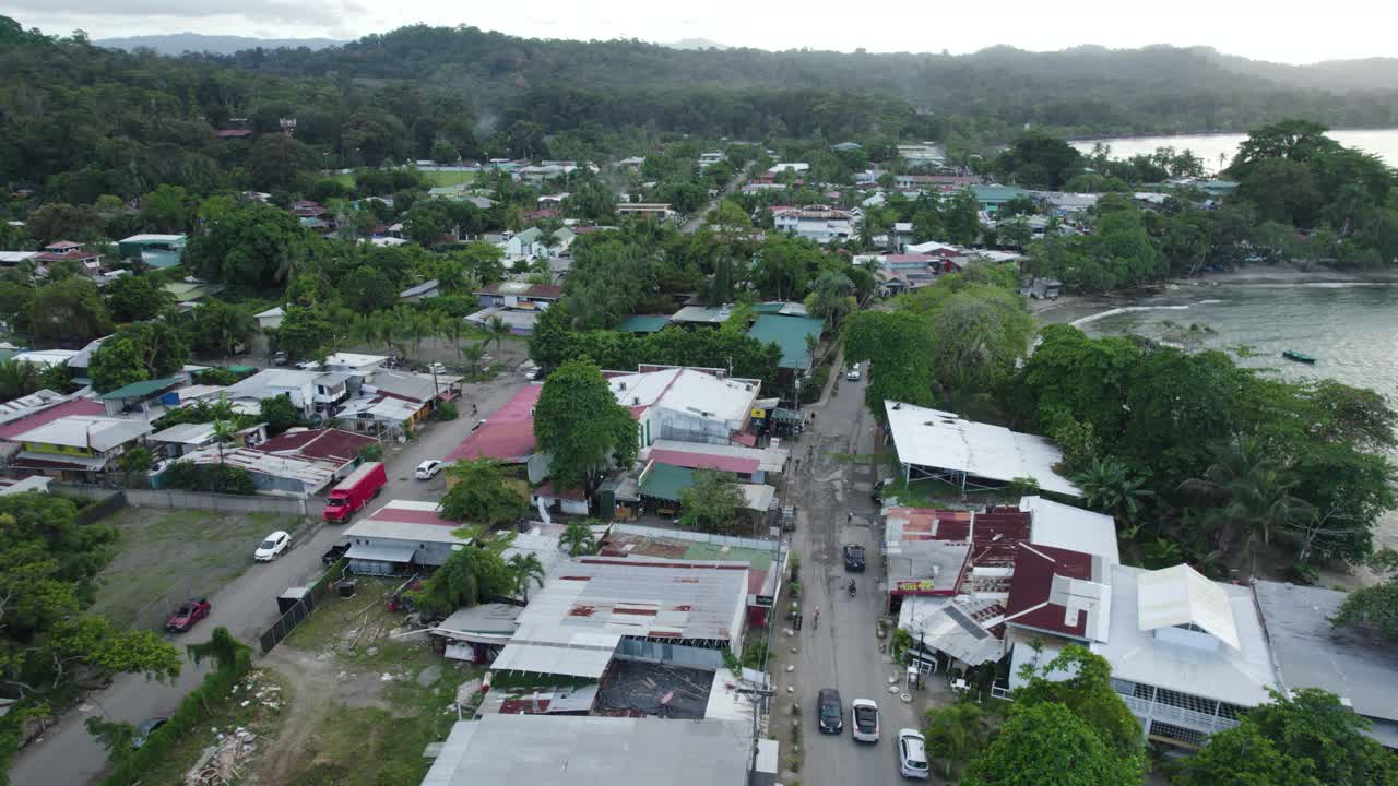 열대 해안 도시 의 공중 사진