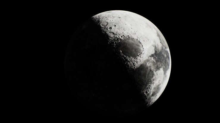 A beleza celestial brilha intensamente no céu noturno durante a lua crescente.