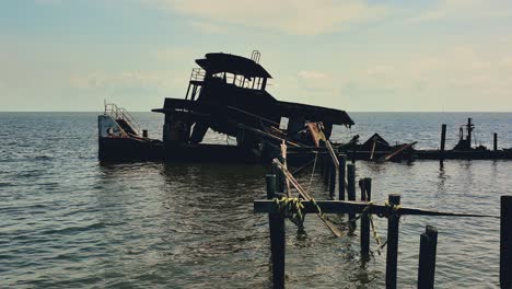 Versunkenes-Schubboot-Im-Lake-Pontchartrain-In-Louisiana