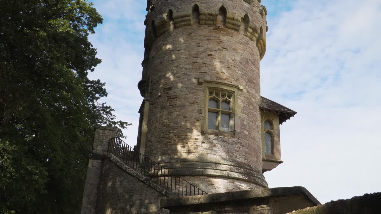 яблочная башня, викторианская макетная башня замка на эспланаде с видом на пляж в райде на острове уайт