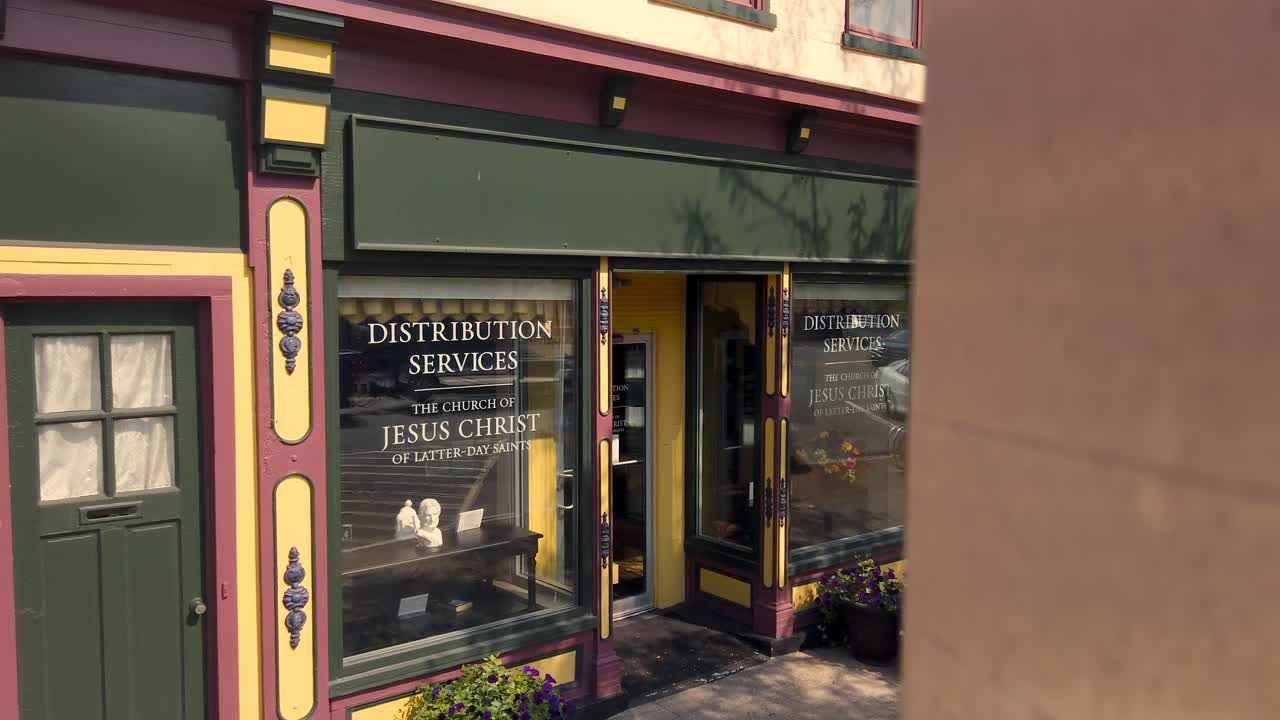 팔미라 뉴욕 시내의 후기 성도 배포 서비스의 느린 패닝  ⁇