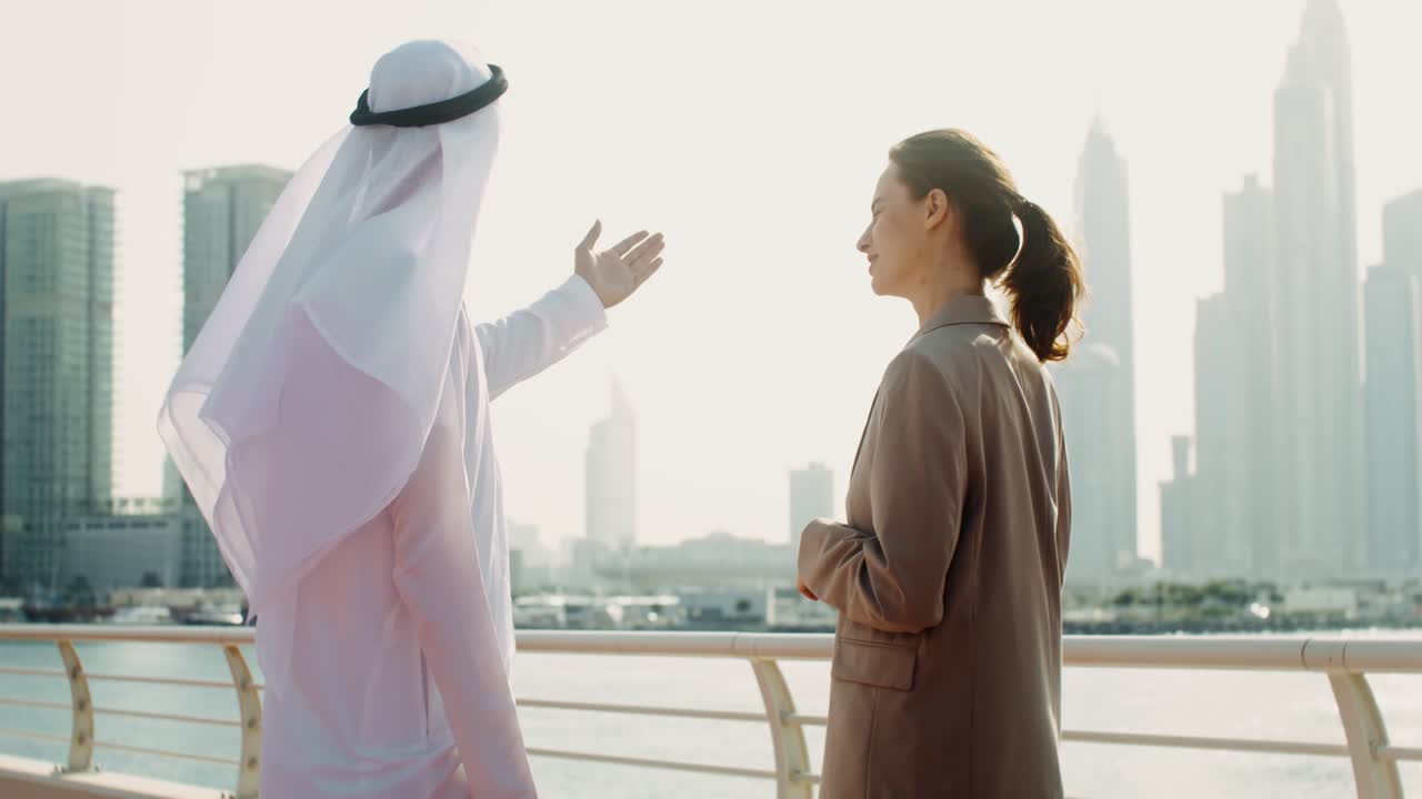 두바이에서 비즈니스 토론