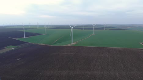 Campo-De-Producción-De-Energía-Verde-De-Parques-Eólicos,-Vista-Aérea-De-Drones