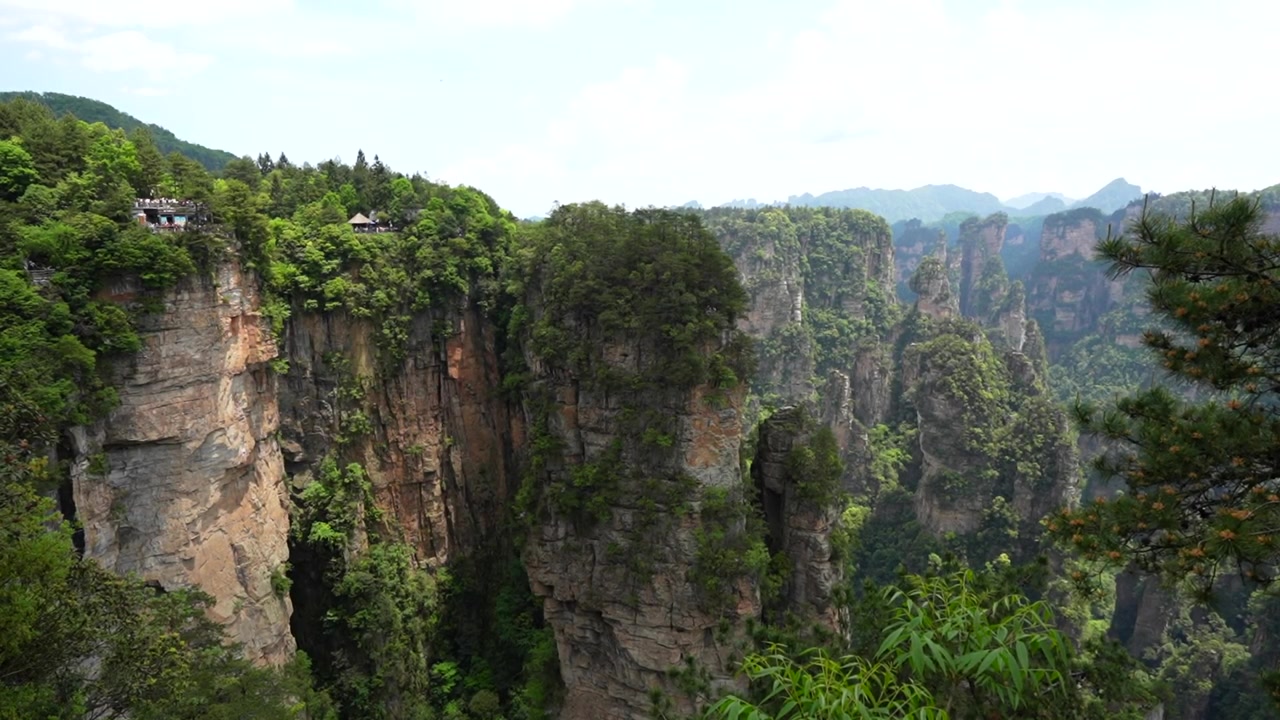 Vista maestosa del monte Hallelujah nell'area di Yuanjiajie a Zhangjiajie, Cina