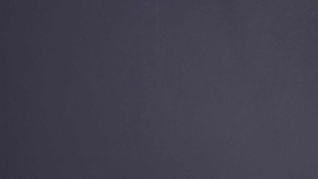 cubiertos de bambú ecológicos, utensilios para comer, pedidos sobre fondo negro.