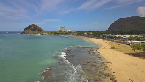 vista aérea del parque de la playa mauna lahilahi en waianae en un día soleado 2